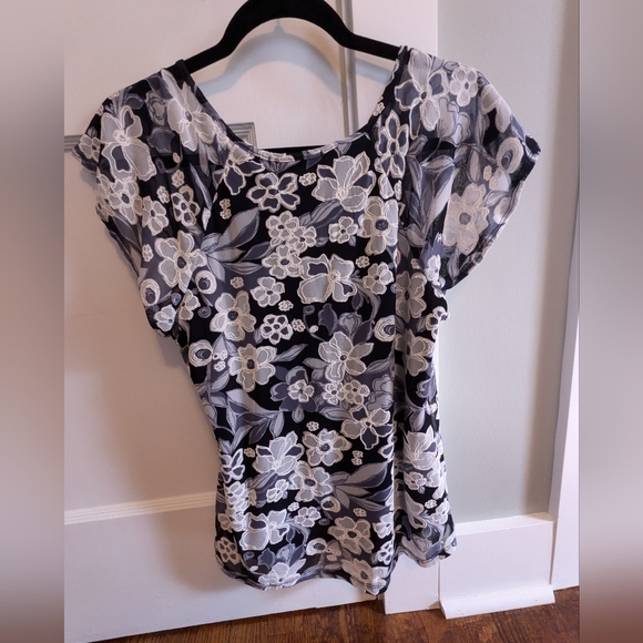 Navy floral top - Picture 2 of 3